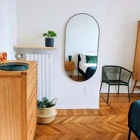 Casa Lo, Bright And Happy