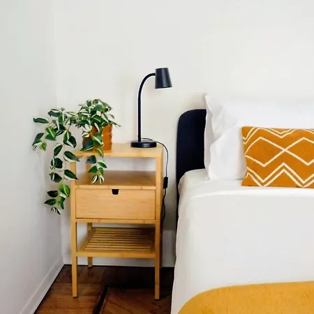 Casa Lo, Bright And Happy *